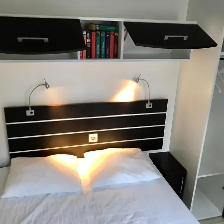 Mobile Veturi Camping Park Soline Biograd * 比奥格勒·纳·莫鲁