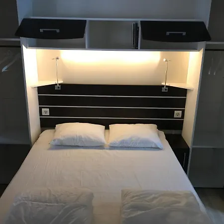 Mobile Veturi Camping Park Soline Biograd 度假居 比奥格勒·纳·莫鲁