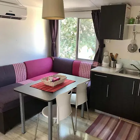 Mobile Veturi Camping Park Soline Biograd * 比奥格勒·纳·莫鲁